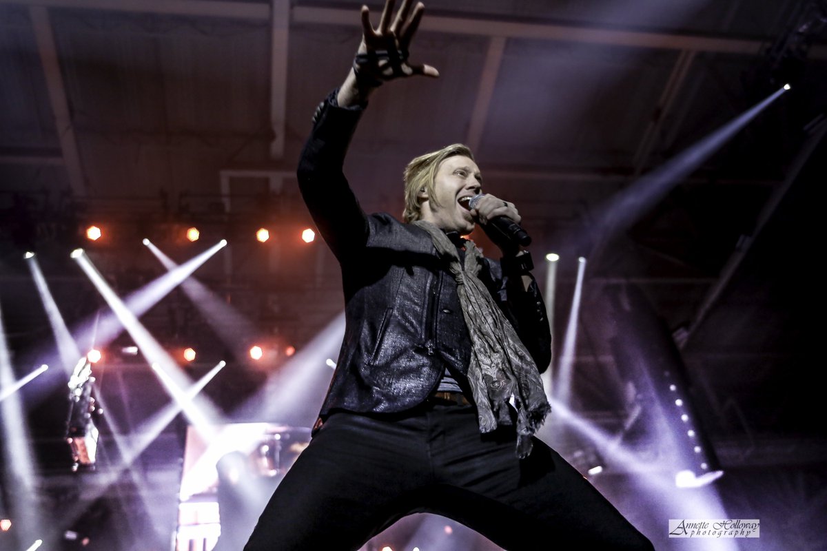 AnnetteHolloway's tweet photo. #tbt BUILDING 429
πΆWe came to light it up.... If we were born to be a flame Then we're gonna light a bonfire π₯
πΈ @AnnetteHolloway @Building429 @jroymusic
#b429 #ahb429 #building429 #ahbuilding429
#winterjam #ahwinterjam #jamtour #winterjam2018 https://t.co/mpVItsOh37