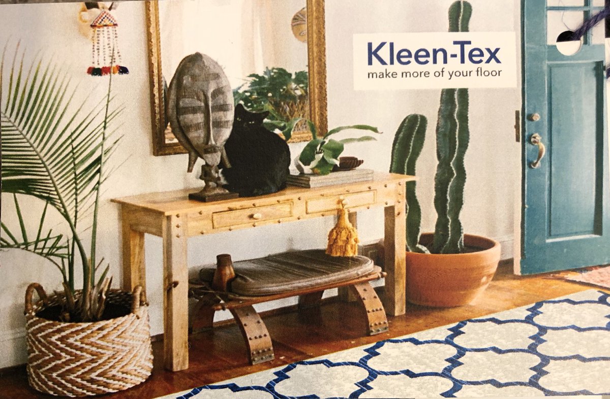 สวัสดีค่ะ มิสเคธี มี #พรมแต่งบ้าน ดีไซน์คลาสสิค Parisian style มาฝาก ลายสีฟ้าคราม บนพื้นเทาอ่อนๆ ทั้ง set สำหรับ: ประตู 50x75cm, ทางเดิน 70x190cm, ห้องนั่งเล่น ห้องนอน 110x175cm แวะดูได้ที่บูธ Kleen -Tex เมกะบางนา หน้าธนาคารกสิกร วันนี้ ถึง 31 ม.ค.