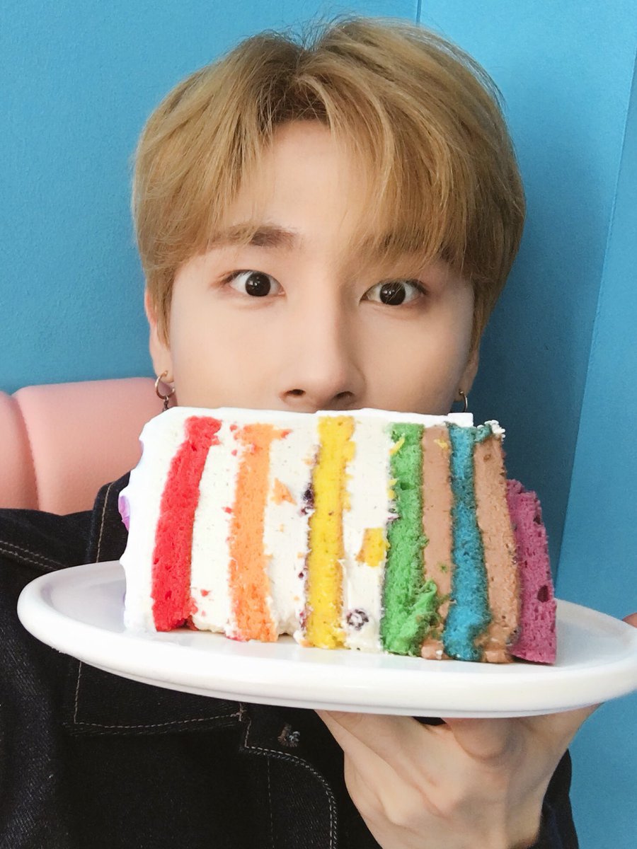 OfficialMONSTAX's tweet photo. [#셔누] 막내 생일축하하고 속깊은창균이 좀 잘해주고싶은데 못해준거같아서 미안하고 너의위치에서 항상열심히해줘서 고맙다 https://t.co/hTNljNrGll