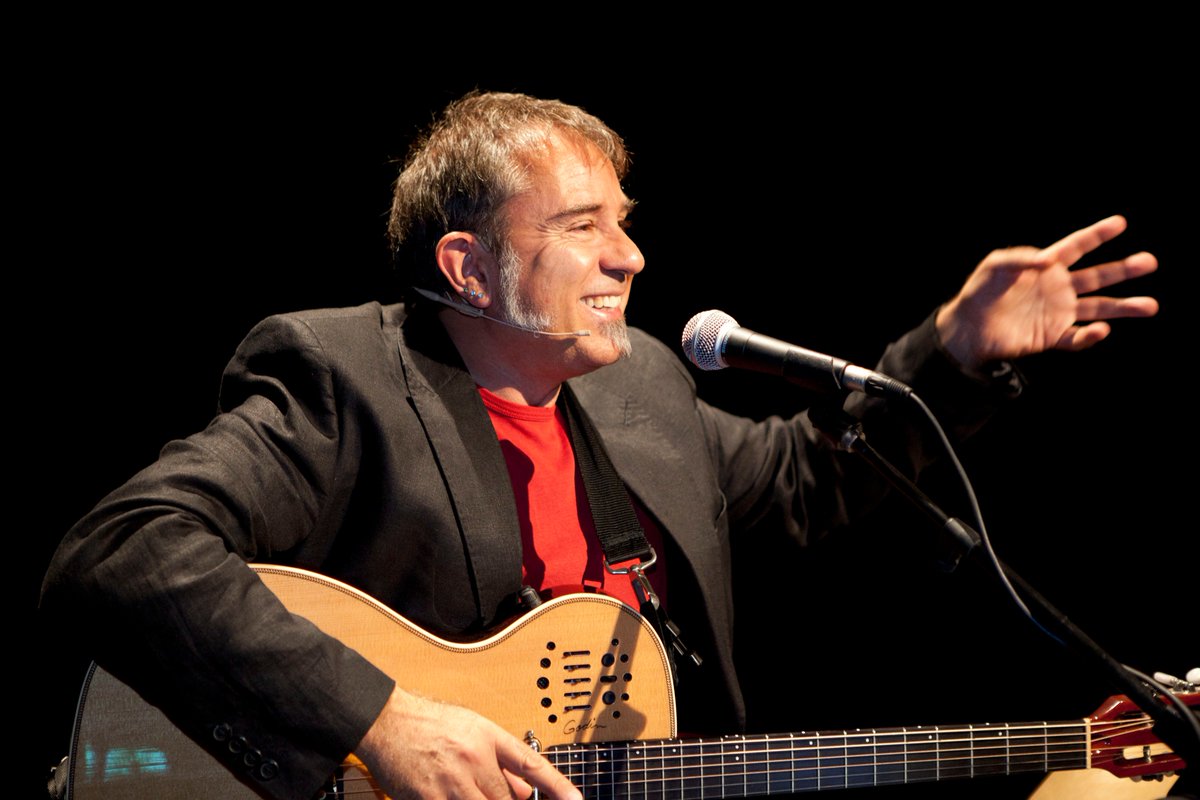 🎙️ "A mi m’han dit un dit que han dit que he dit jo... però aquest dit està mal dit, doncs si jo l’hagués dit, estaria més ben dit del dit que t’han dit que han dit que he dit jo". Amb aquest #embarbussament <a href="/carles_gavila/">Carles Gavila</a> guanya el regal de <a href="/peplopez/">Pep López</a> 🥇 bit.ly/regalPL