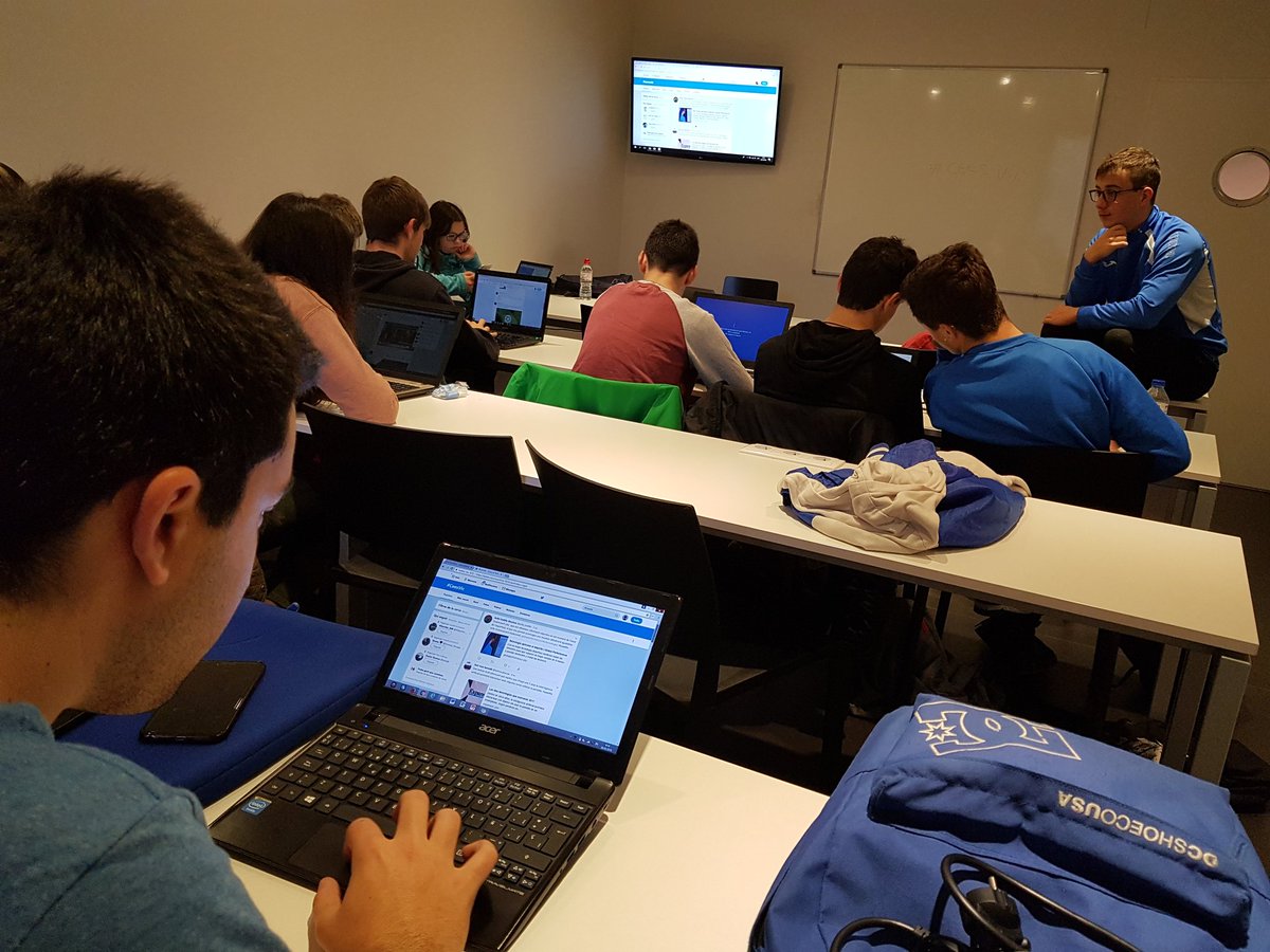 AlexSolduga's tweet photo. Descobrim Twitter a l'assignatura de Noves Tecnologies amb els alumnes de GM. #CEESVic https://t.co/3uMuPJmTN4