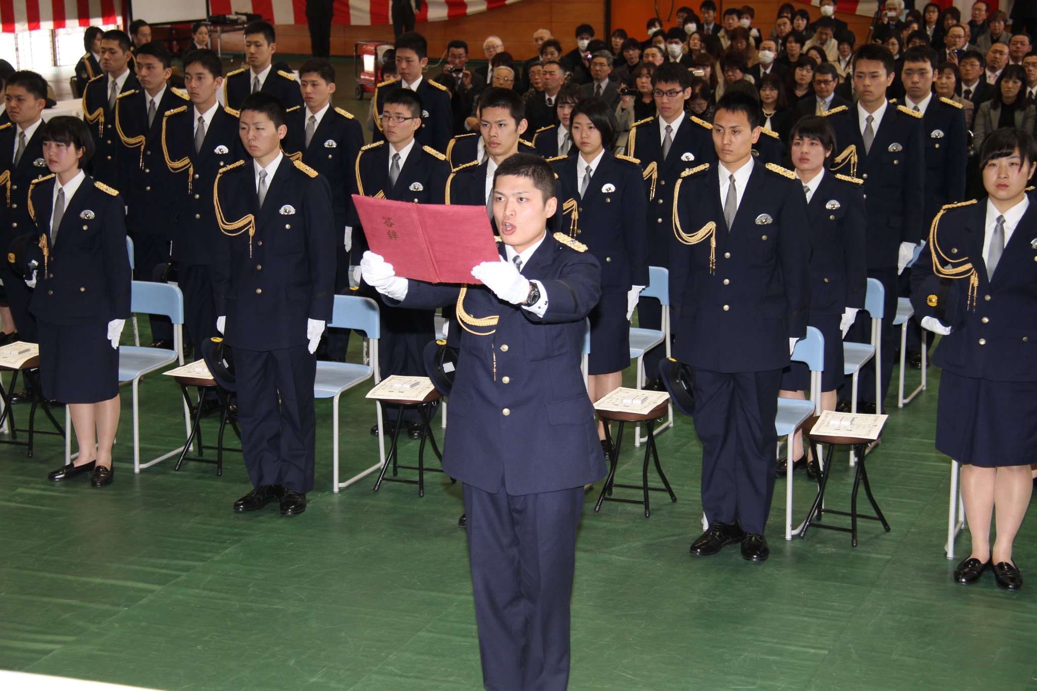 福島県警察安全 安心情報 福島県警察官採用情報 卒業式のあとには学校生活のスライドショーを上映して 見送り式も行われました とっても感動的でした