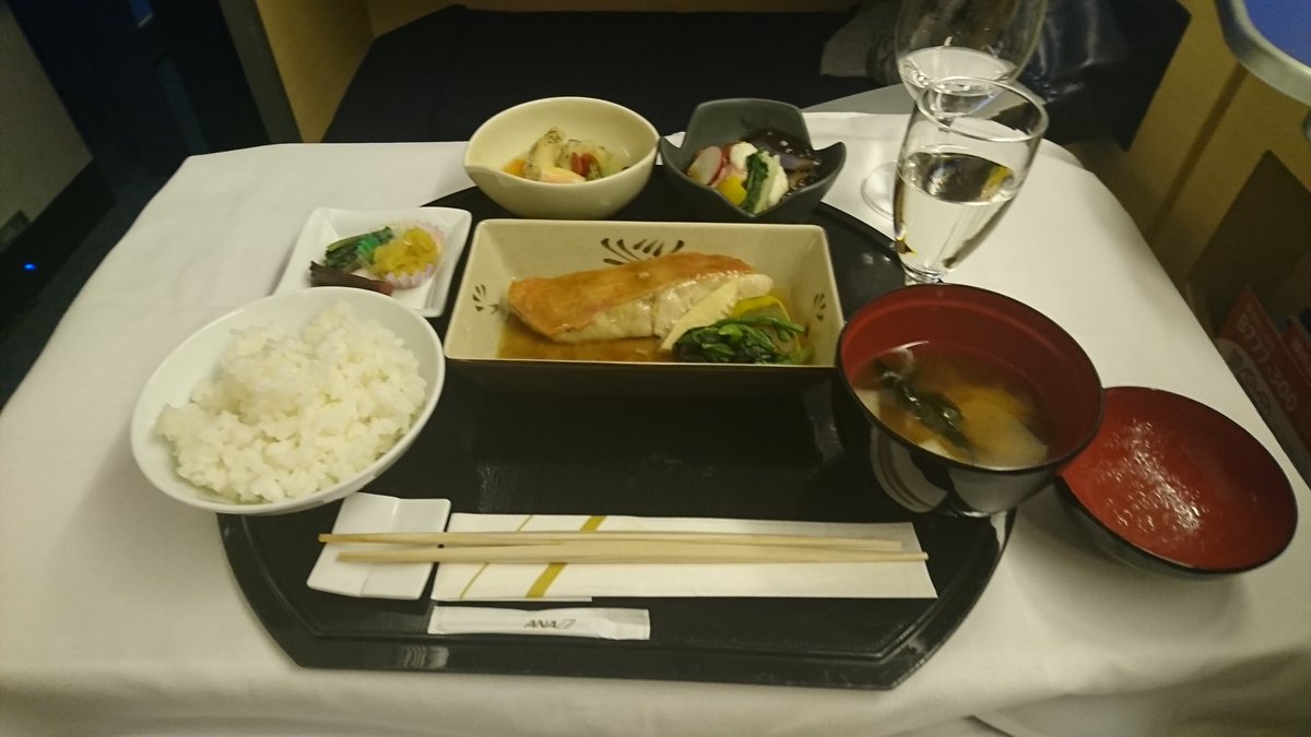 ANADIAYoshi1's tweet photo. すべてにおいて快適すぎる(*´ω｀*)
#ana
#ファーストクラス https://t.co/vFBhiYZelw