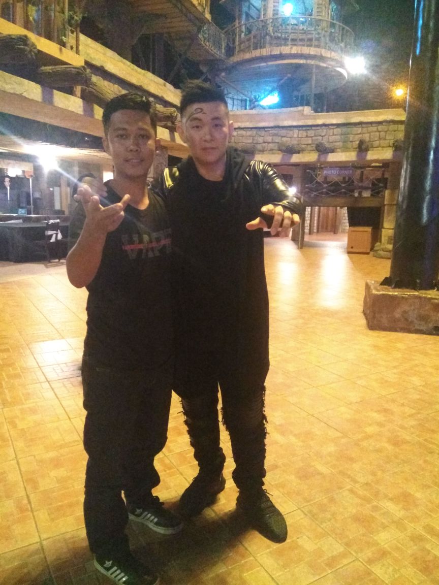 OneMKS's tweet photo. With master Rhomedal Aquino #magicianmakassar #magicianindonesia #magicmoments https://t.co/asUnbDBMpJ