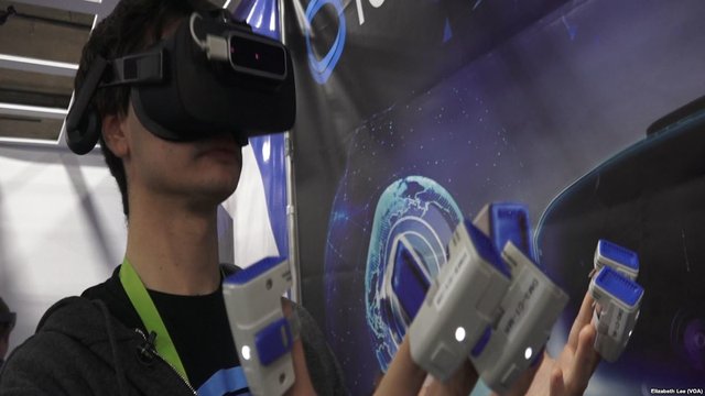 Tarek_Khodr's tweet photo. You can now touch objects in #virtualreality! Continue reading to learn more about the device created by @GoTouchVR via @VOANews. #VRtouch https://t.co/FouWeZbYbP https://t.co/eqqKTG7pI8