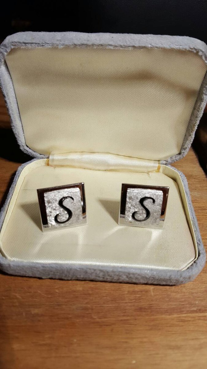 JonesJustgemzs's tweet image. Swank Initial cufflinks silver cufflinks Swank cufflinks weddin… tuppu.net/562fce92 #gotvintage #SilverInitialS