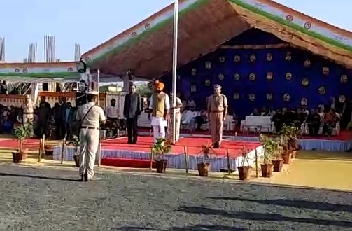 #Junagadh : Cabinet Minister #JayeshRadadia unfurled tricolor in Bhensan.
#Gujarat #RepublicDay #Republicday2018