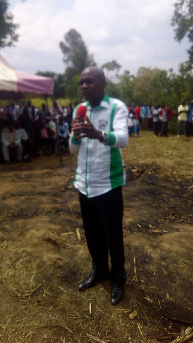 Today I attended the burial of Mzee Painito Barasa at Makhima village in Navakholo, Kakamega. The mourners widely cheered when I told them that despite the stiff NASA/Jubilee competition, Kenya must remain one indivisible peaceful nation.