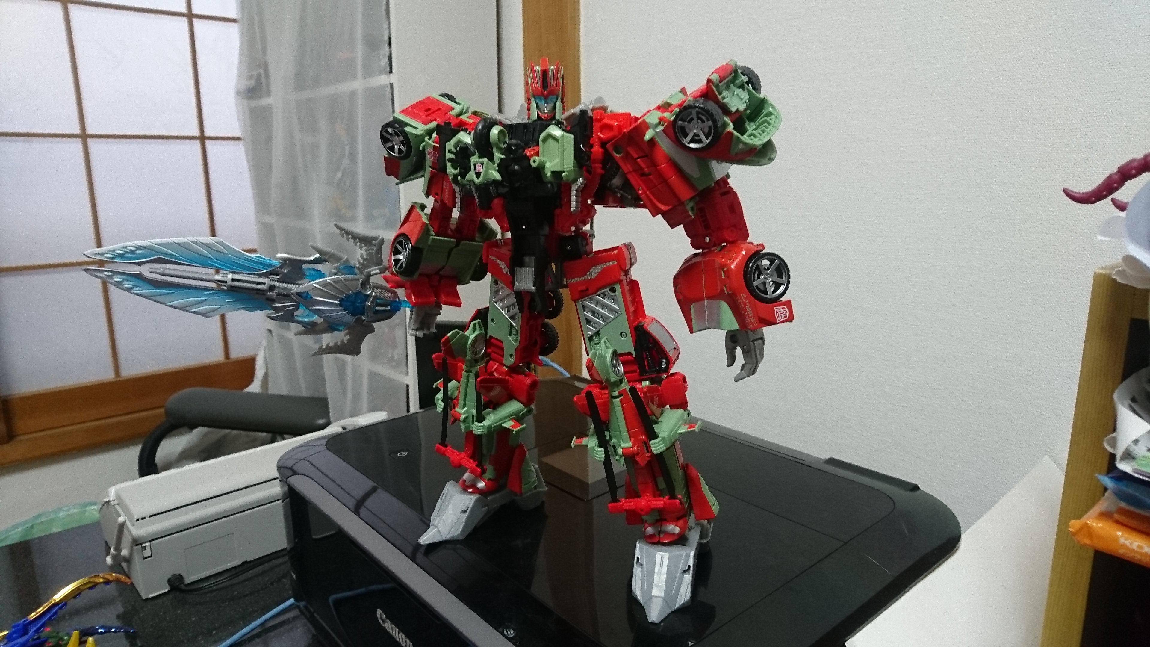 いぬじうす 着ぐるみ ヴィクトリオン トランスフォーマー 唐突にトランスフォーマー ３０年以上の歴史の中では新参のキャラなのでちょっとマイナーかも ていうか自分も詳しくはよく知らない アメコミとかで活躍してるらしいけど なので俺