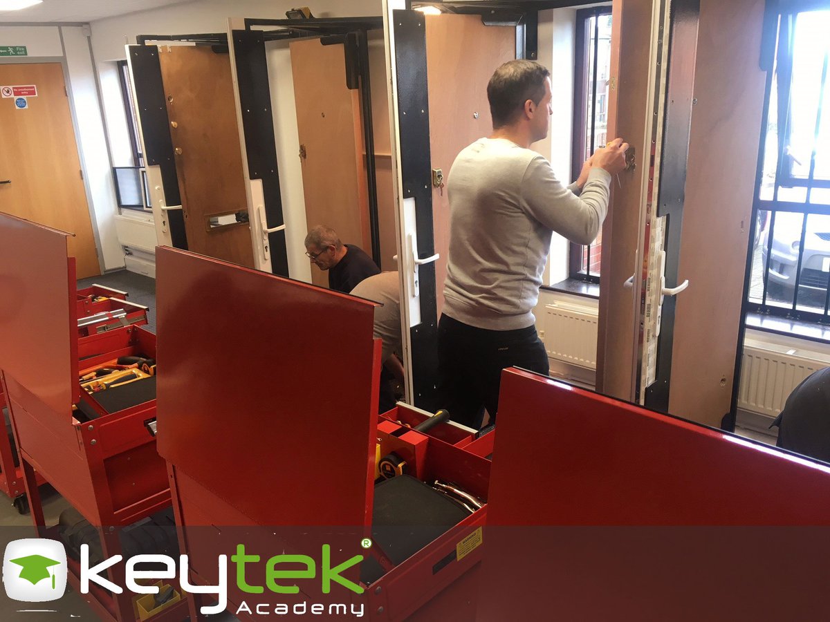 keytek_academy's tweet photo. We've had some trainees hard at work in the academy today. This is the final day of their 5 day Level 4 accreditated course. Well done guys!! 👏👏
#fridaymotivation #fridayfeeling #locksmithcourses #ncfe #locksmithtraining #level4 https://t.co/5kZj4ss772