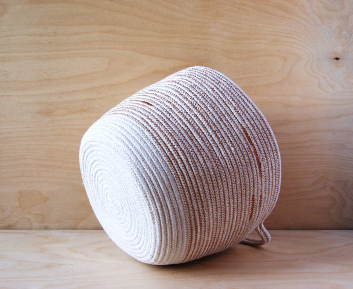 modernmakersHH's tweet photo. Happy Friday! We are back at it and have added some new rope vessels to the #Etsy #shop! https://t.co/BgSkrDWG5y https://t.co/8F403JDgq9