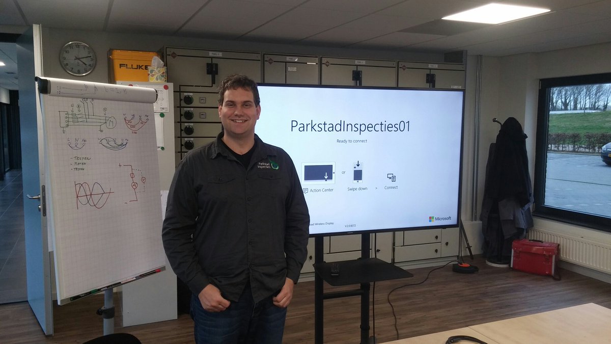 Ons team docenten elektrische veiligheid #NEN3140 is versterkt met Tom Otten. De 9 cursisten #VOP deze week waren dik tevreden en gaven hem een ruime 8. parkstad-inspecties.nl/nen-3140-vop-c…