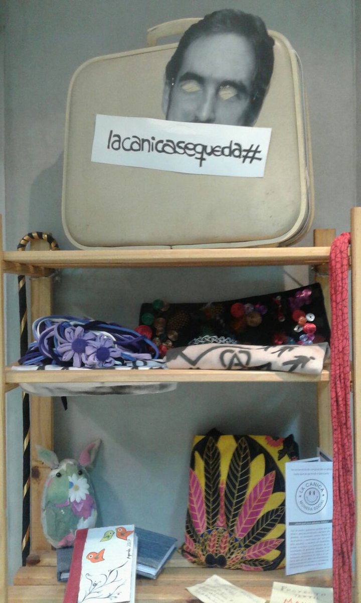 Contentísimas de que la tienda de <a href="/CanicaBank/">Banco Expropiado</a> vuelva a estar abierta! #lacanicasequeda