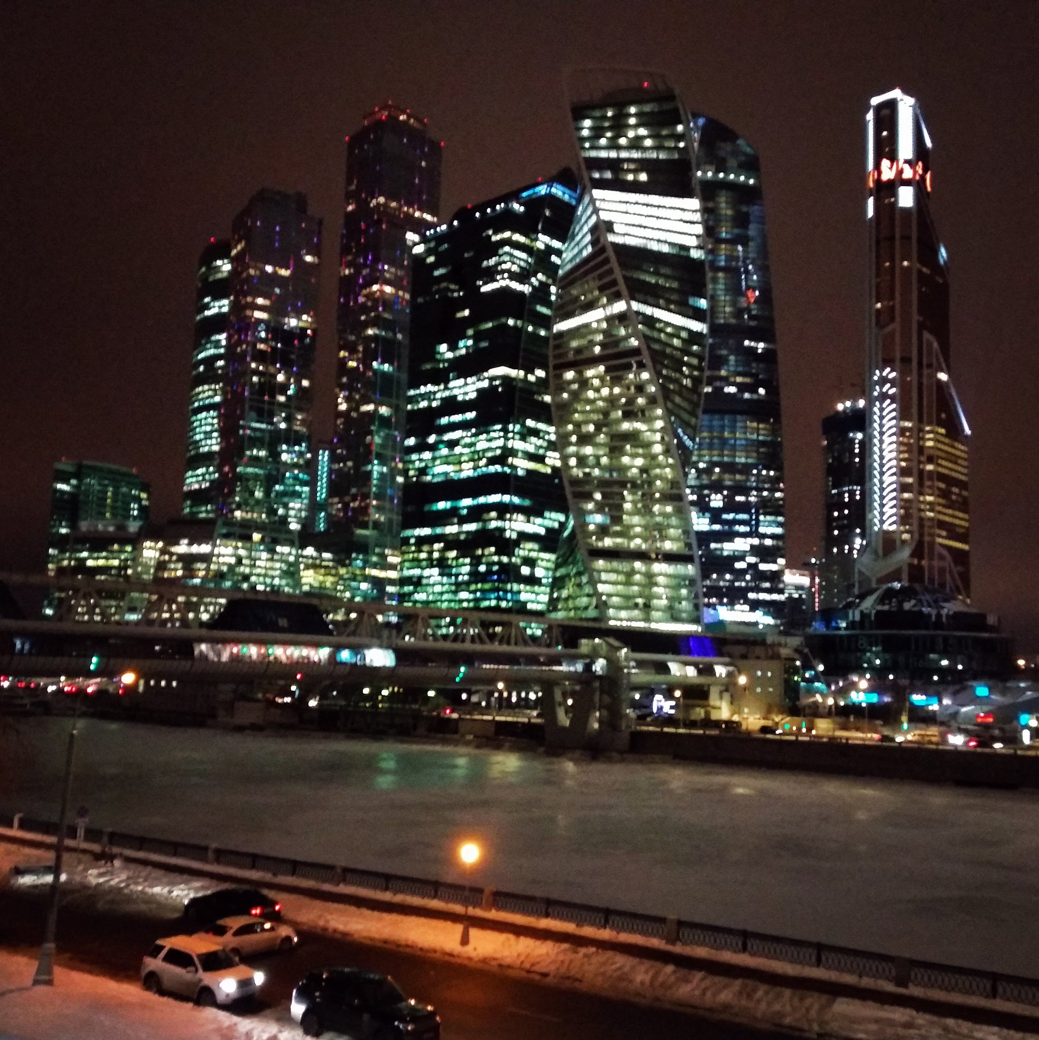 москва сити фото сейчас ночь с телефона разрешение картинки, слегка
