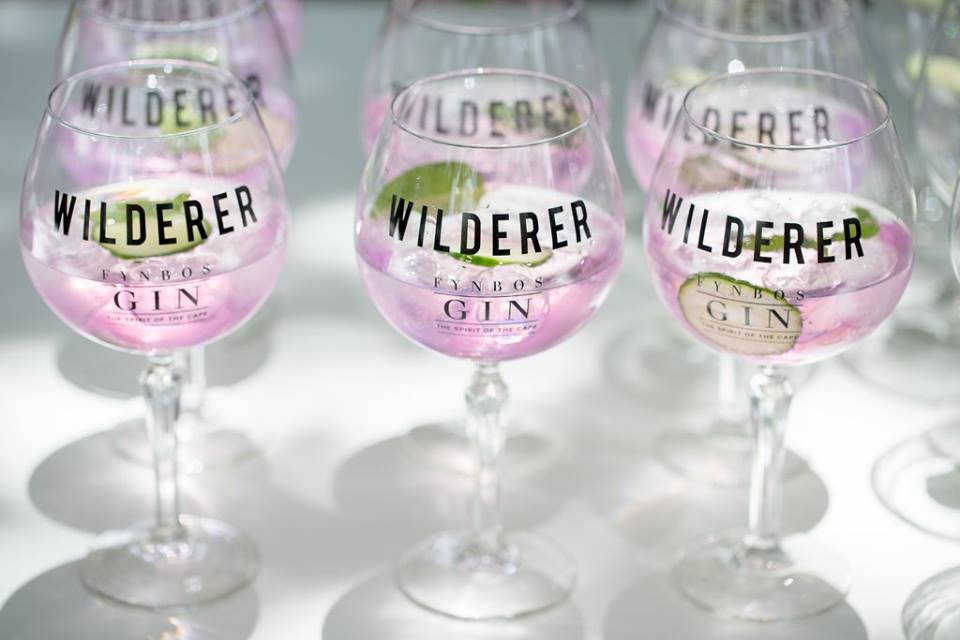 Wilderer_SA's tweet photo. Refresh this summer weekend by having a perfectly served @Wilderer Fynbos Gin with your favourite garnishes.
#weekend #wilderer #wilderergin #refreshing #ginandtonic #paarl #summer #perfectlyserved #garnishes #craftgin #fynbosgin
Photo Credit: Lizelle Lotter Photography https://t.co/GeXqir6M8W