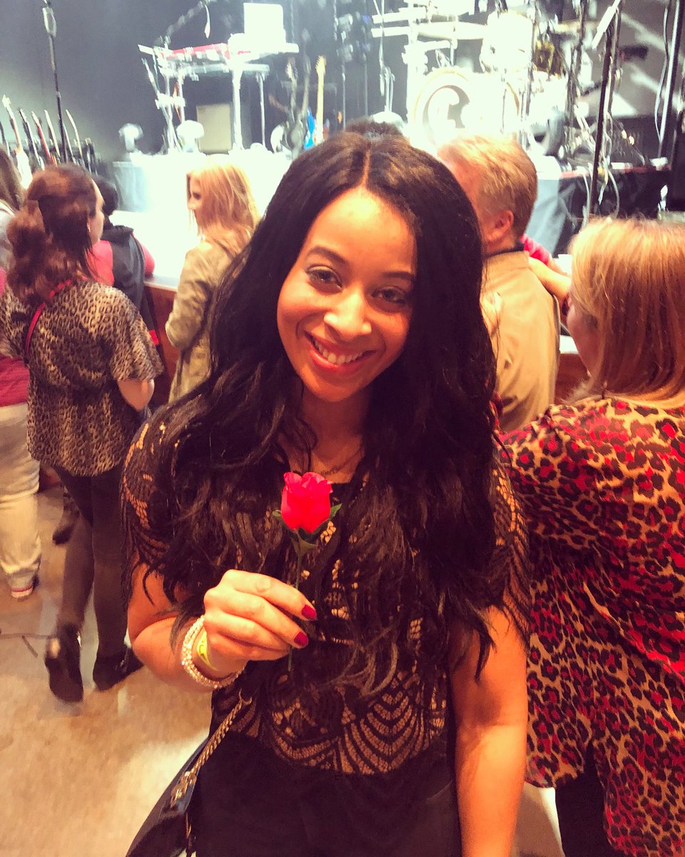 Tay_J_Marie's tweet photo. On cloud 9. ❤️Chris Lane sang “For Her” and I was one lucky girl he picked to sing to and hand a rose! 🌹 Thank you Jesus! 🙌🏼 I feel like a little giddy school girl! 😍Perfect first night in Nashville!!👌🏼@iamchrislane Thank you for making this Ohio girl feel special! 😘 https://t.co/FcECozRFL6