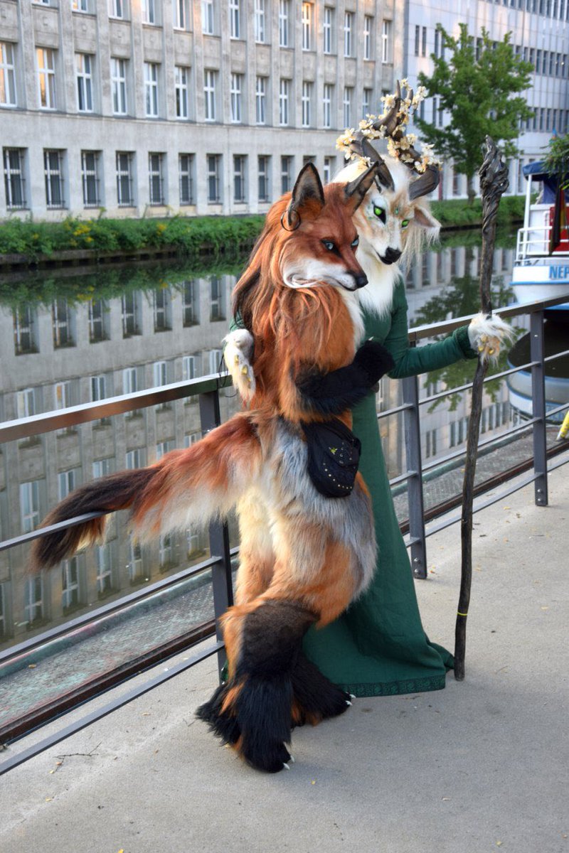 Wolftale's tweet image. #FursuitFriday #ClockworkCreature
Emerald  &amp;amp; @ShanziBeast 
Suits: @clckwrkcreature / @ShanziBeast 
Photo: @ShadeTimberwolf (I think?)