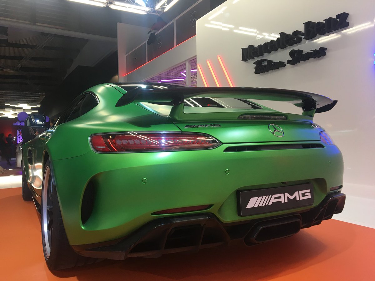 jdelarochag's tweet photo. Esta temporada se va llevar el verde. #mercedes #MercedesAMG #AMG #MBFWM #MBFWMadrid https://t.co/DsfVzZbGm1