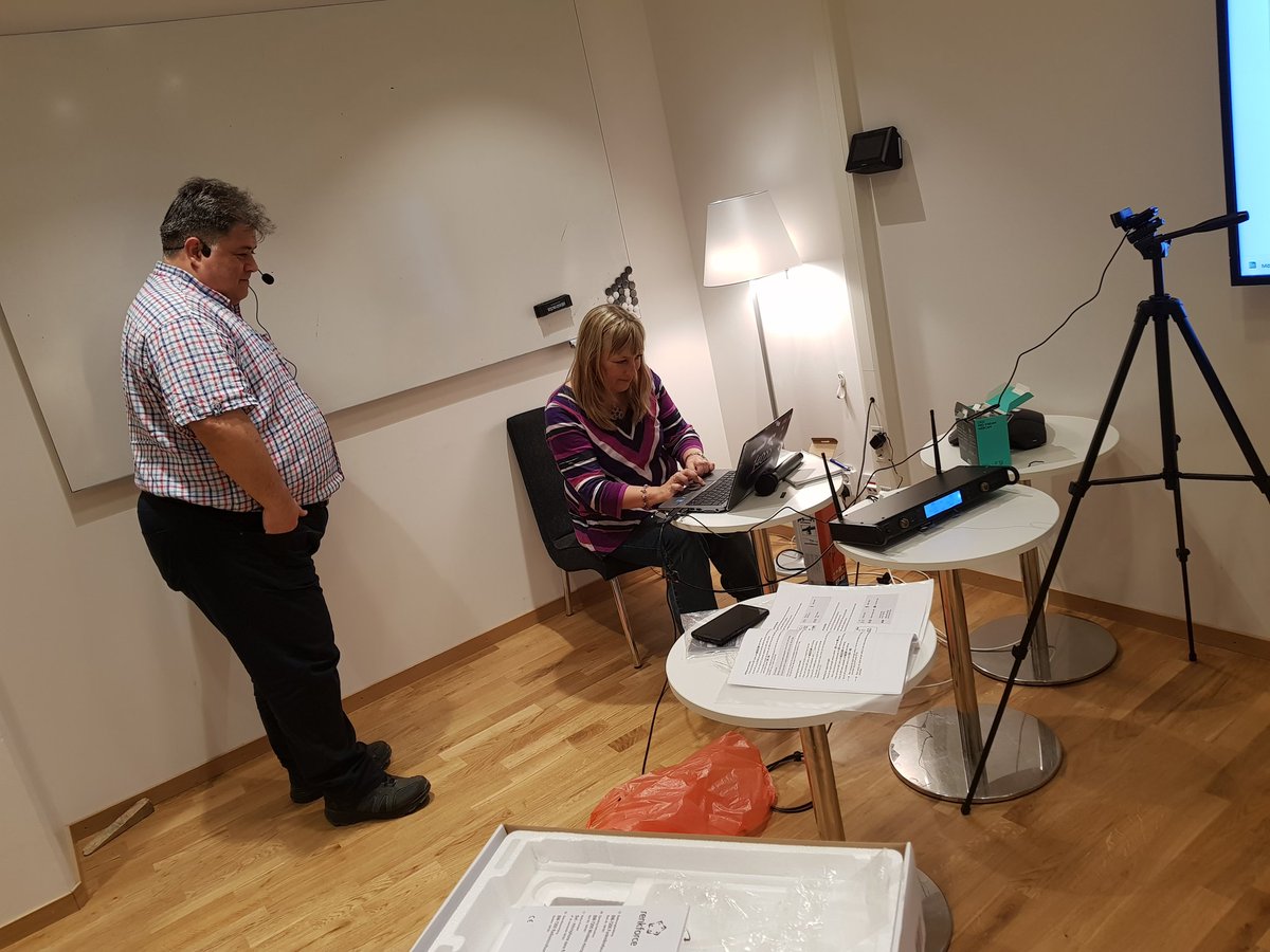 WiklundTommy's tweet photo. Bekantar oss med vår nya presentations/inspelningsutrustning! #bigpresentations #unboxing https://t.co/smKFHIaLob