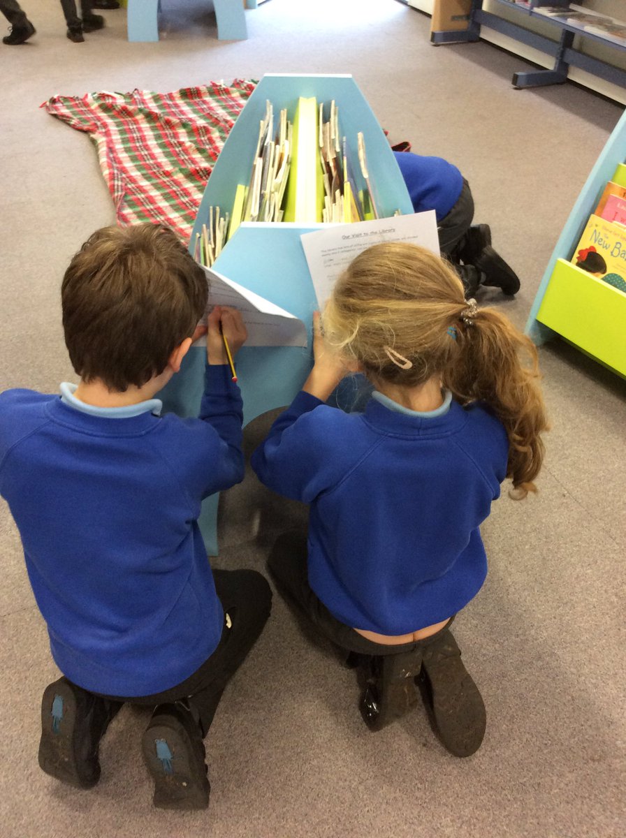 SkylarksHFS's tweet photo. Thank you to @ToonLibraries for our fantastic visit to your library in Gosforth this morning. Pupils in @class7befs especially loved the story of the Human Skin Book! #gosforthlibrary #librariesaregreat #readingisfun #bookworms 👍🏼🐛📚📖 https://t.co/G4H1EsM7yY