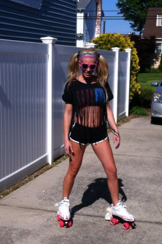 Who will be #DailyDivas beauty of the day? 
RT – Kelly
Like – Ashley
Voting ends in 1 h