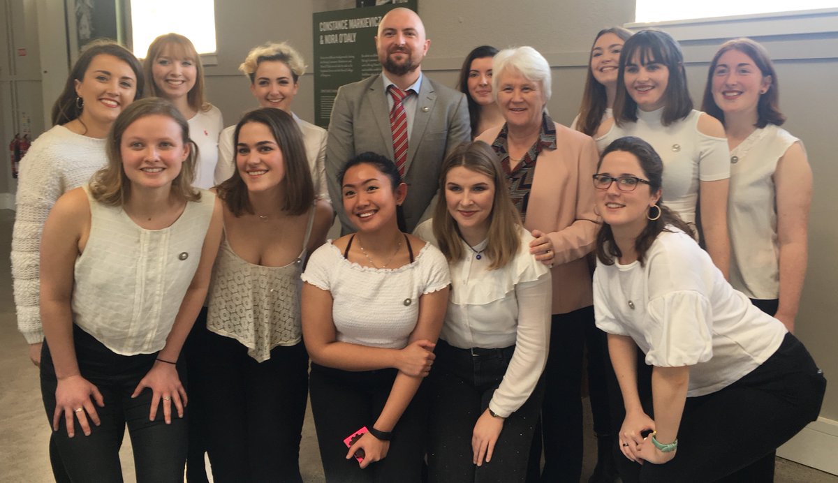 roinnslainte's tweet photo. Students from Kinsale Community School and the @trinitybelles joined us this morning to #sharethewisdom about cervical cancer - vaccinate against HPV and get regular smear tests from https://t.co/0Zf1oTBiI1 https://t.co/Z6WcW9PnJc