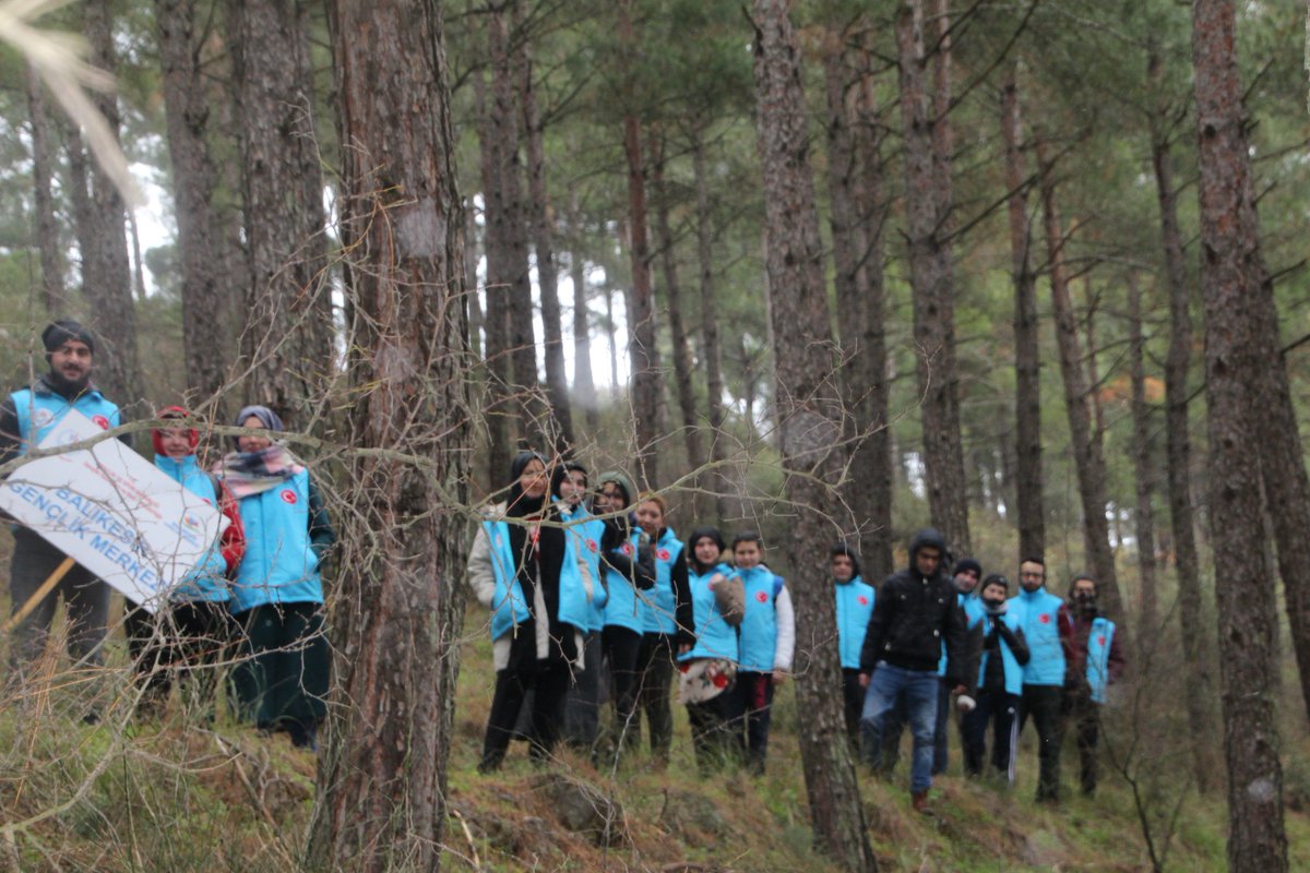 GSB_BalikesirGM's tweet photo. #GSBGMAkademi Kişisel Gelişim Atölyesi Liderlik çalışmamız kapsamında düzenlediğimiz doğa yürüyüşümüzden kareler...
#GSBGM
#MerkezimizdeSenVarsın https://t.co/neYC3VrIlb
