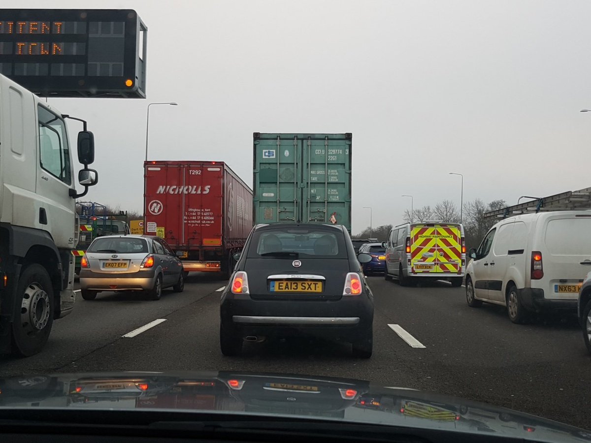 KringsDaniel's tweet photo. Still no moving on M25 @kentlivenews https://t.co/BIaz382Ems