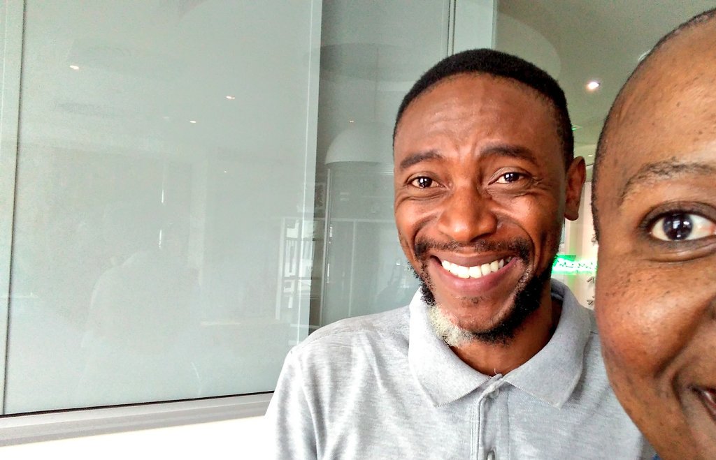 sindivanzyl's tweet photo. He walked in and the first I noticed was his beard! I asked for a #selfie and he agreed! 

.@KagisoMnisi_ #BeardGang #ConnectingBeard🔥 https://t.co/XA9cQSKsUH