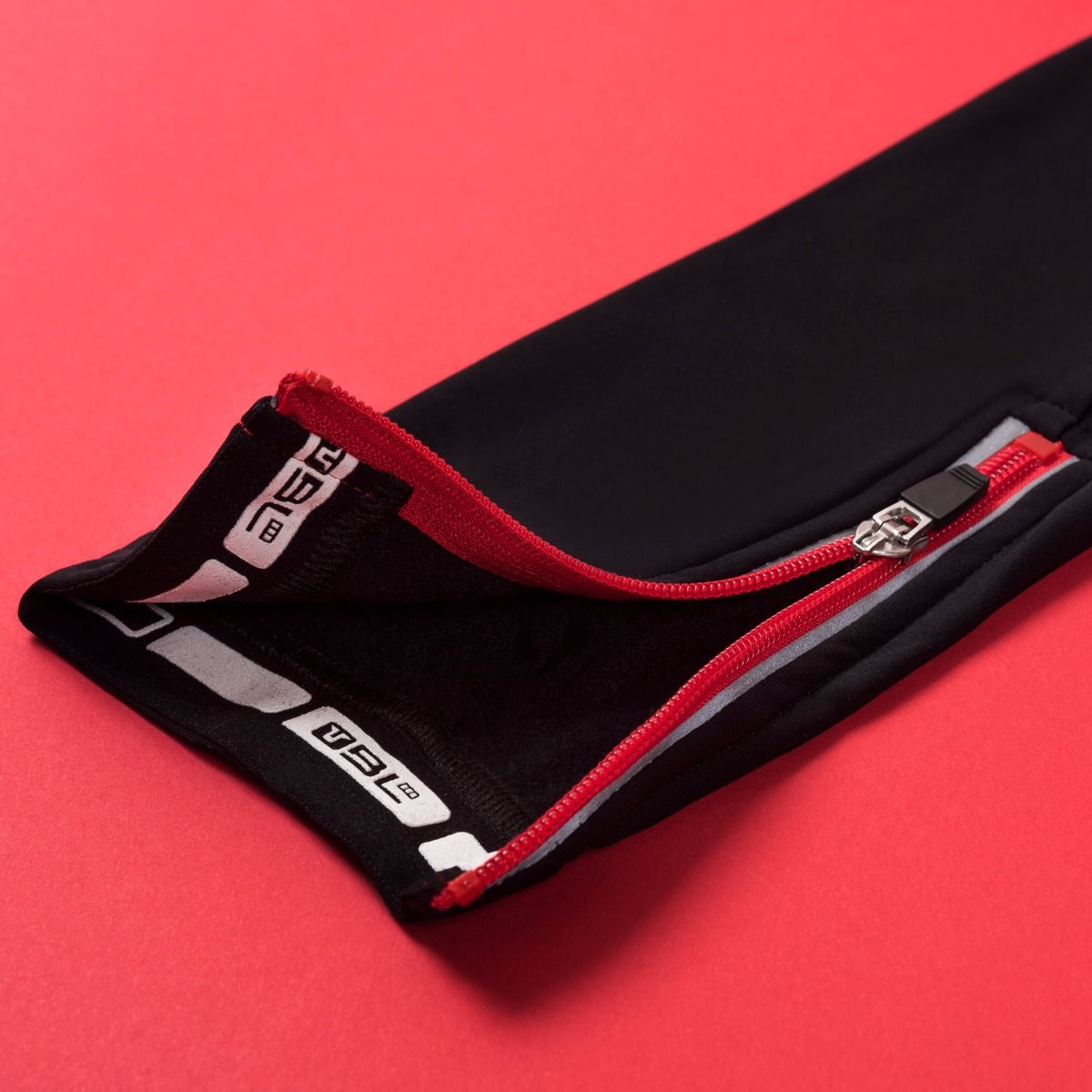 BicycleLine's tweet image. Inserti reflex e cuciture in contrasto. Eccellente trasporto dell'umidità. La calzamaglia MOTIVE è ideale per lunghe distanze sia in mountain bike che su strada.

Acquistala subito al 25% di sconto 👉 bicycle-line.com…/9…/s/calzamaglia-motive/category/684/