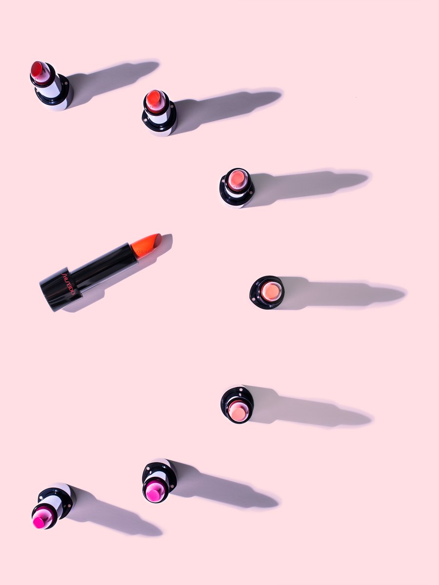 Haftasonuna Rouge Rouge ile hazırlanmaya ne dersiniz... Birbirinden güzel renklerden sizin favoriniz hangisi? shiseido.com.tr/product/rouge-…