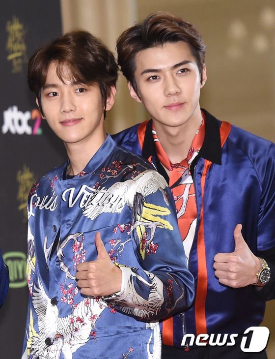iyoonoyou's tweet photo. ดูมือที่โอบเอวนั้นด้วย ของข้าใครอย่าแตะ เหม็นความรักกกก #Hunbaek #เพื่อนสนิทที่แปลว่าแฟนกัน https://t.co/TKpAmGTQh0