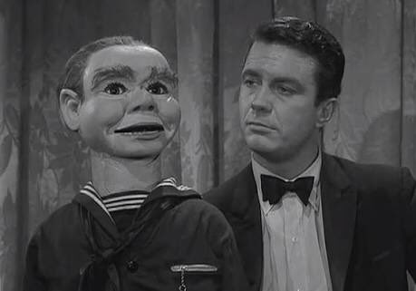 ドラゴン士 ミステリーゾーン のこのエピソードの主人公と スパイダーマン のベン パーカーは同じ役者さんでクリフ ロバートソンです