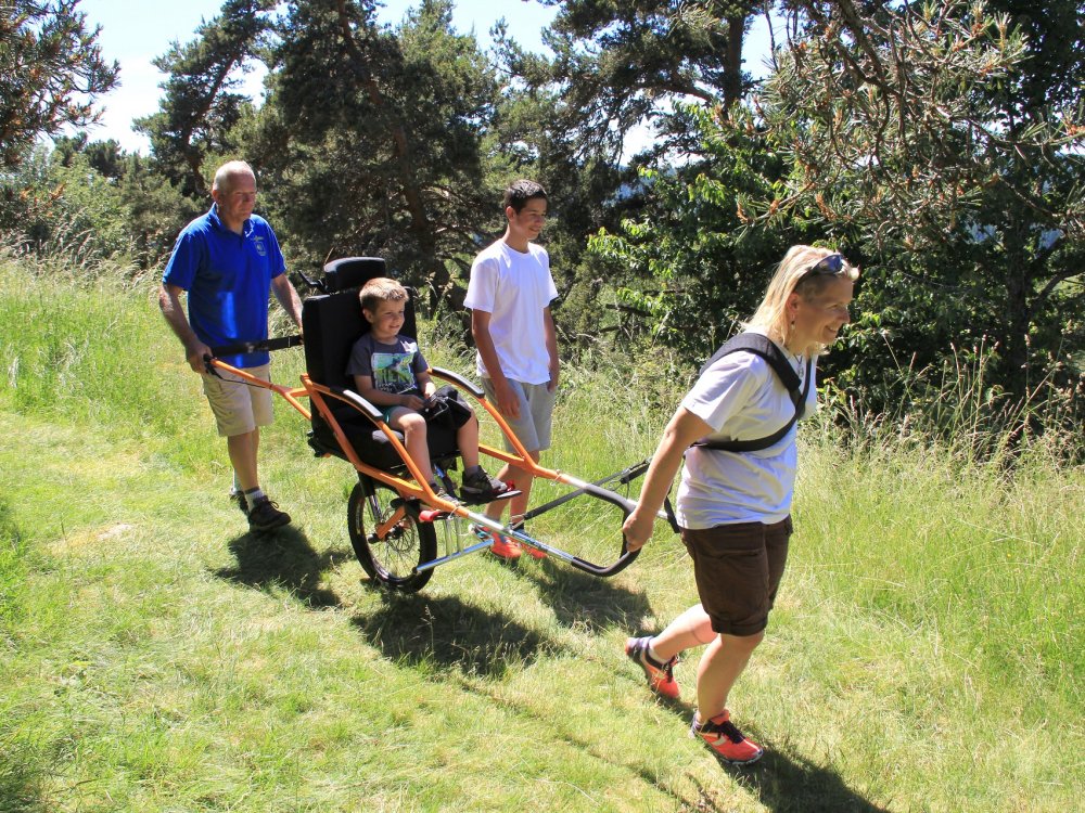 CastelloNews's tweet photo. Con @Toscana_Hiking @regionetoscana @AEVieFrancigene raccolta fondi per  acquistare una "Joelette", la carrozzella speciale per affrontare  sentieri e escursioni!
#trekking #viafrancigena #accessibile #Castelfiorentino
https://t.co/5mXybka2y5 https://t.co/GWRryLKD8b
