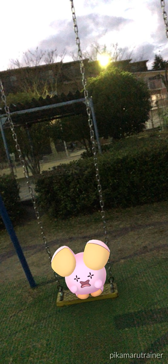 Pikamaru A Twitter ブランコしたいけど手がとどきません ﾌﾞﾂﾌﾞﾂ ｺﾞﾆｮｺﾞﾆｮ ポケモンgo ポケモンar写真 ゴニョニョ