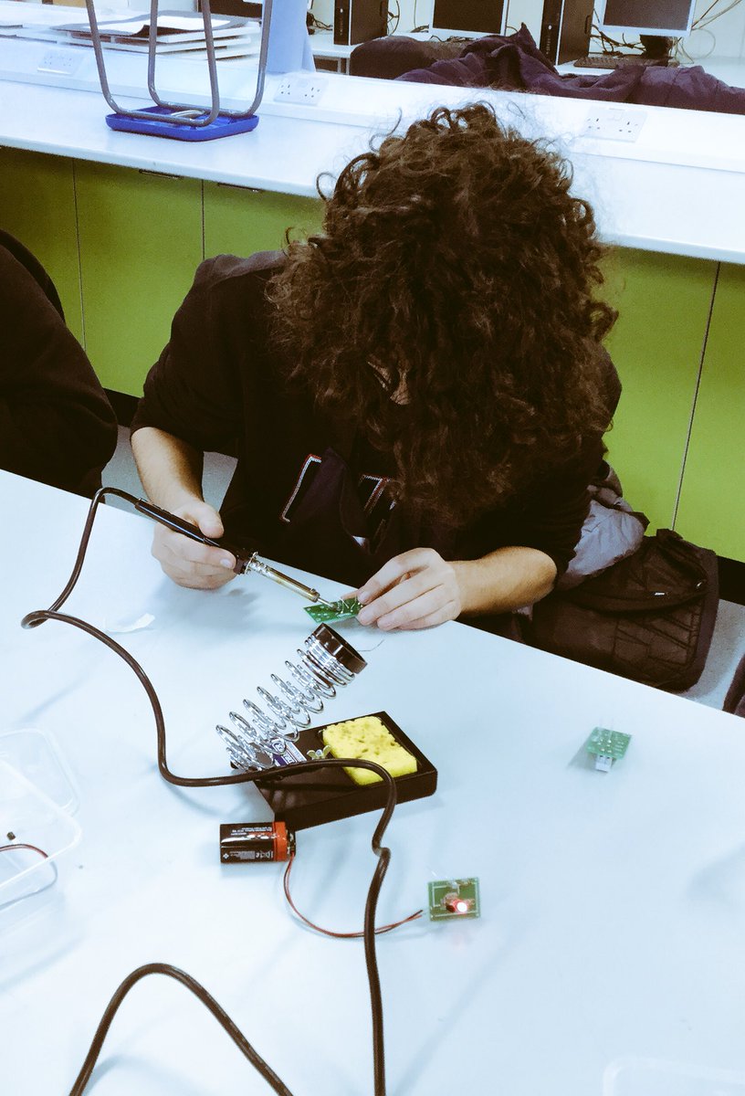 BremoreETSSTech's tweet photo. Second years busy working on their LED photo frame circuits 💡 https://t.co/guVvZSUA4S