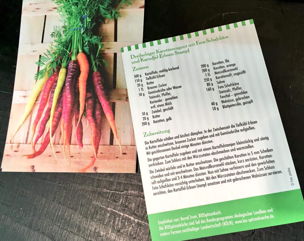 Biohoefe's tweet photo. Gemüse des Tages ist heute die Karotte! 🥕#BIOSpitzenkoch Bernd Trum 👨🏼‍🍳 zaubert den ganzen Tag über mit verschiedenen Gästen auf der Bühne am #BÖLN-Stand in der Biohalle 1.2b auf der @gruenewoche leckere Gerichte. 🍲🥗 #bioIGW18 #diedemos https://t.co/ymu4a4l8MJ