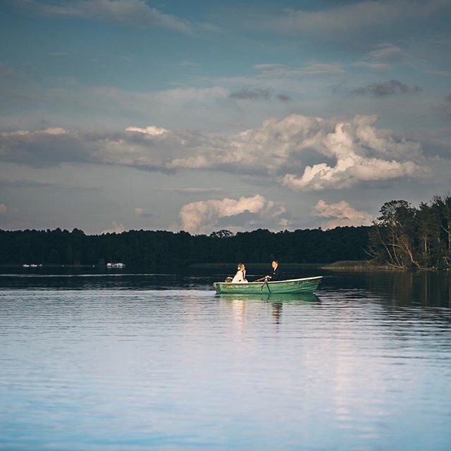 Glueck_und_Lich's tweet photo. 🚣♂️#Hochzeit #Paarshooting #Coupleshooting #Oberhavel #Brandenburg #Ruderboot #Weddingphotography #Hochzeitsfotografie #Hochzeitsfotograf #Hochzeitsreportage #Photography #Couple #Instabride #Instabraut #Braut2018 #Braut2019 #Bridetobe #tietheknot #… https://t.co/8OkjMCQxGj https://t.co/Eo6QNYiohN