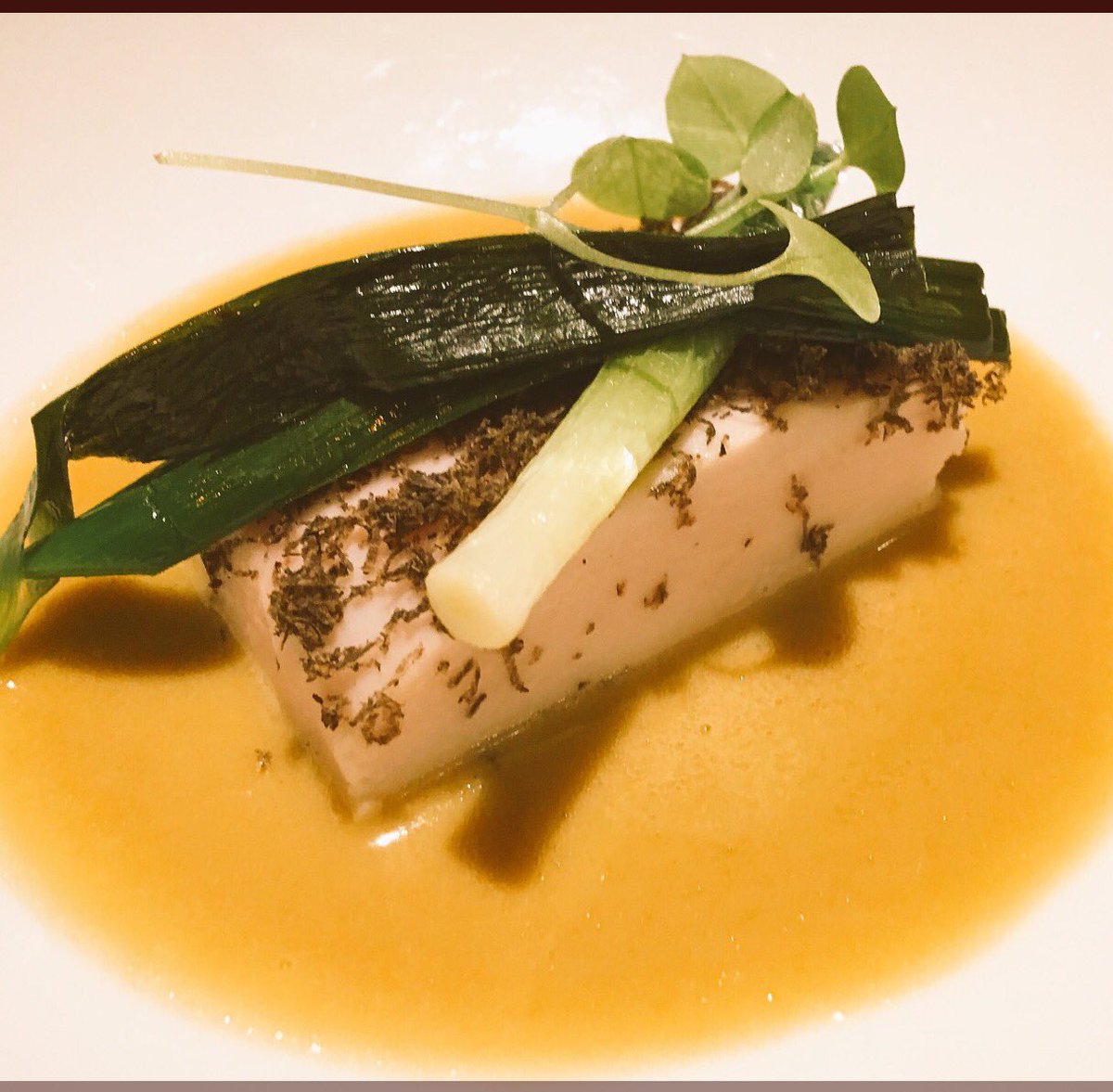mikeshaw222's tweet photo. @TheDiningRm Poached free range chicken, winter truffle, charred leek https://t.co/6fDNZposep