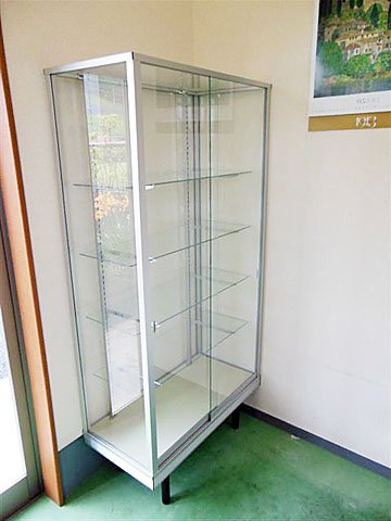 ディスプレイショーケース 石山製作所 お客様にご購入いただいた商品の施行例をご紹介いたします 是非 参考になさってください ディスプレイケース 標準型 シルバー 立ケース 施工例 ディスプレイケース ガラスショーケース T Co Zckpb0ts99
