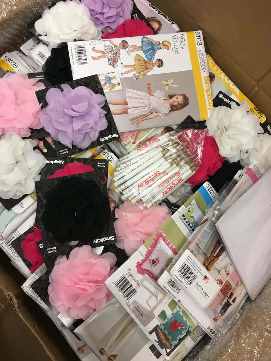 WorksopBloggers's tweet photo. Wow! Look at this incredible selection of prizes that has just been delivered from @SewSimplicity ready for our upcoming #makedoandblog challenge
A HUGE thank you ~ our bloggers + Sewing Club members are going to be thrilled! https://t.co/4h6RD1yXua
