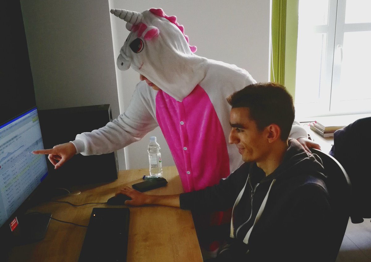 escape2web's tweet photo. Danas je međunarodni dan zabave na poslu.
Povodom tog dana posjetio nas je magični jednorog koji nam je davao savjete za digitalne kampanje.
:D https://t.co/rdIP6fTwGK
