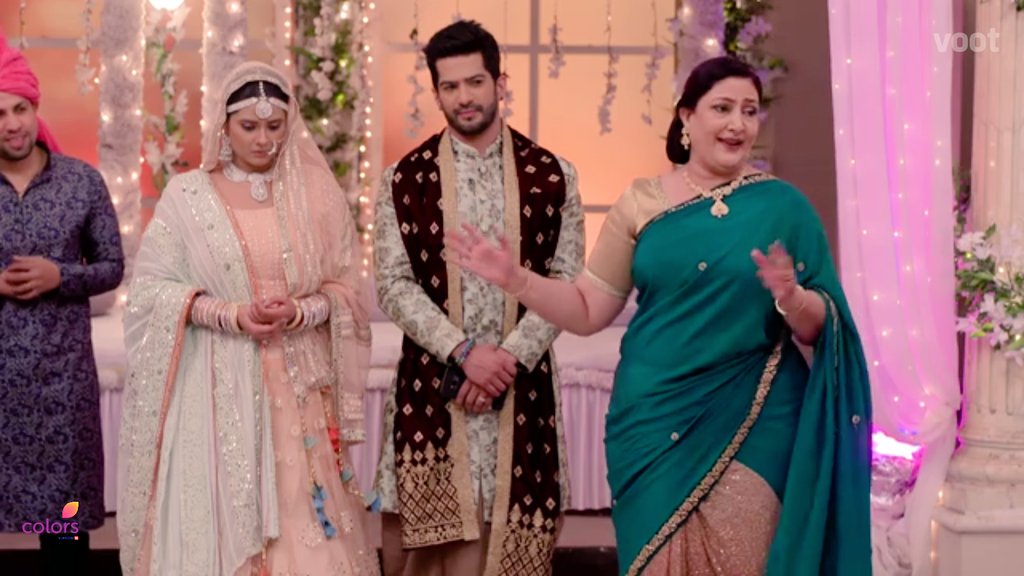 KDinspiresKDFW's tweet photo. They announce for #TanShek Dance...

#Kasam @kratikaonly #Jan25 #Part -  11 https://t.co/ICjGG4sJuI