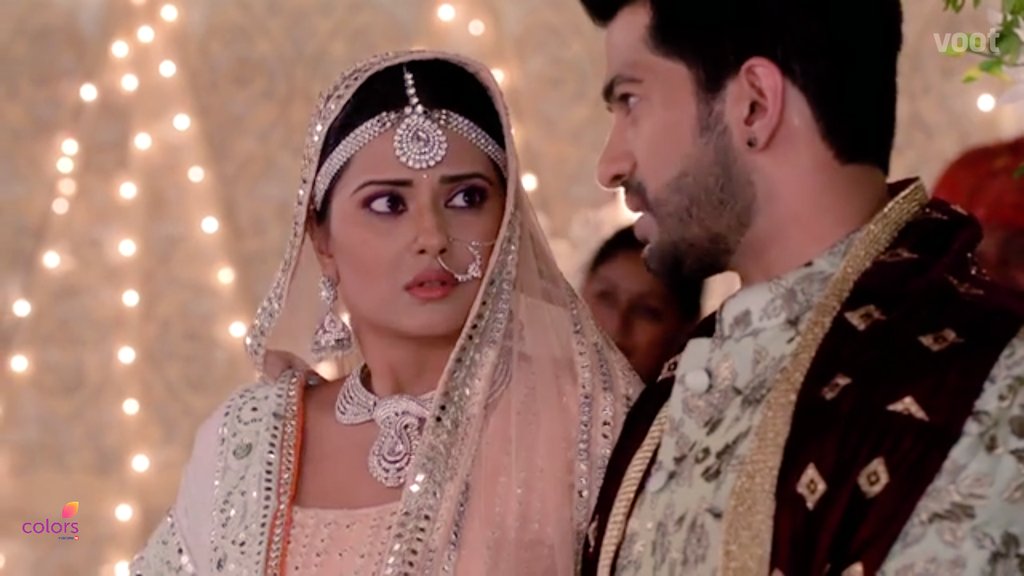 KDinspiresKDFW's tweet photo. They announce for #TanShek Dance...

#Kasam @kratikaonly #Jan25 #Part -  11 https://t.co/ICjGG4sJuI