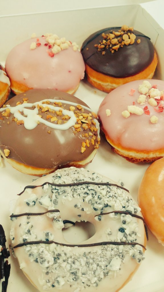 pierecruitment's tweet photo. Pay Day. Friday. Doughnuts. Could today get any better if it tried! Thanks @wixxy001 π©π©π© #fridaytreat #payday #doughnuts #krispykreme #yasss #recruitment #getinmybelly #allmine #nosharing #Friyay #allaboutthepie #food #doughnutsaboutdoughnuts #allaboutthedoughnuts https://t.co/YWM4lCFGTj