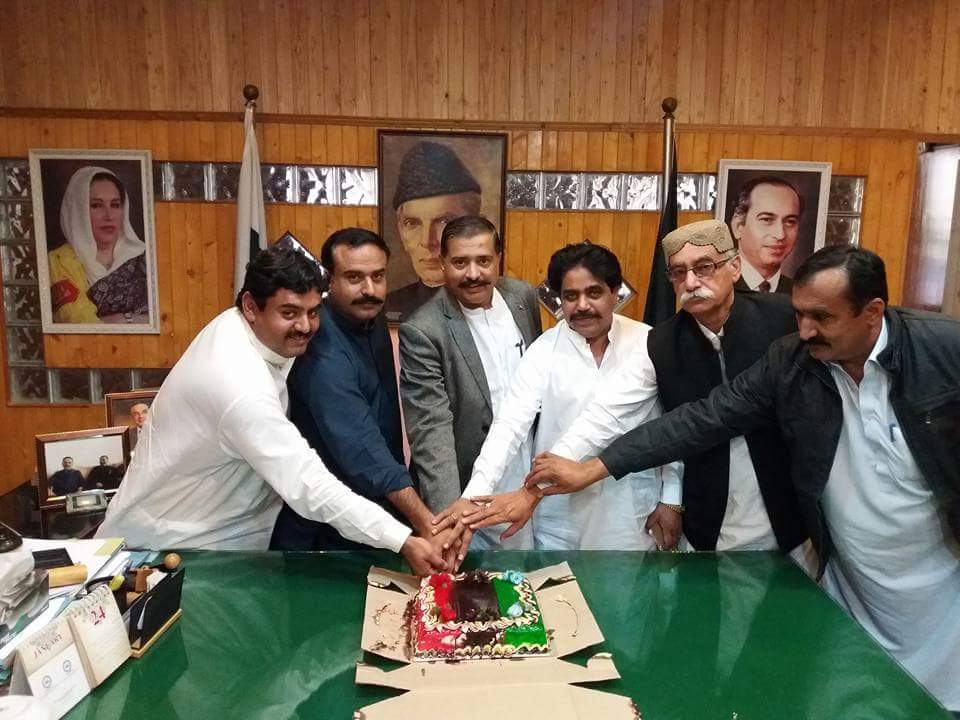 BehramKhanSoho's tweet photo. infosect @IsmaeelWassan Celebrating birthday of @BakhtawarBZ  wdDist chairman @BadarPPP vce Chairman Bilal lagharAt dist council hyd. @BBhuttoZardari @AseefaBZ @Majid_Agha @KaleriAshraf @Kaleri_ZaminPPP @Munwar_hossain @MediaCellPPP @BilawalHouseKhi https://t.co/DZCnnamWhw