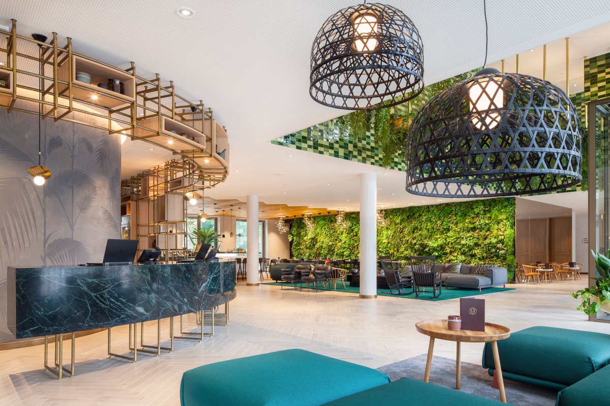 Sempergreen's tweet photo. Sempergreen is de trotse winnaar van de vakprijs ‘Interieurbeplanting van het Jaar 2018’ met project Hyatt Regency, georganiseerd door branchevereniging VHG. #proudwinner #award #interiorlandscapingoftheyear #livingwall #interiordesign #livingarchitecture #VHG #hotel https://t.co/AECZiFOBHU