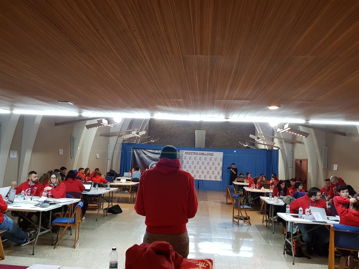 Creatividad, emotividad, ingenio, talento y mucho #marketing hoy en la competición #marketingchallenge 
Equipos de estudiantes <a href="/cpilosenlaces/">CPIFP Los Enlaces</a> @IzquierdoFP <a href="/CipetiTudela/">C.I.P. ETI de Tudela</a> <a href="/AEGIkastetxea/">AEG Escuela de Innovación Profesional</a>
etc simulan ser agencia publicitaria y hacen encargo para <a href="/EbocaVending/">ebocavending</a>