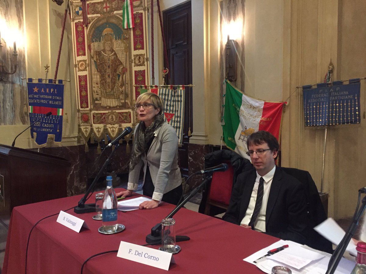 ConsLomb's tweet photo. #GiornodellaMemoria2018 #Shoah #PalazzoMarino @ComuneMI cerimonia commemorazione vittime nazismo @ANED_Milano @Anpinazionale #ComunitàEbraica @Saravalmaggi @ConsLomb studenti scuole #Milano https://t.co/OiXTD3Be2K