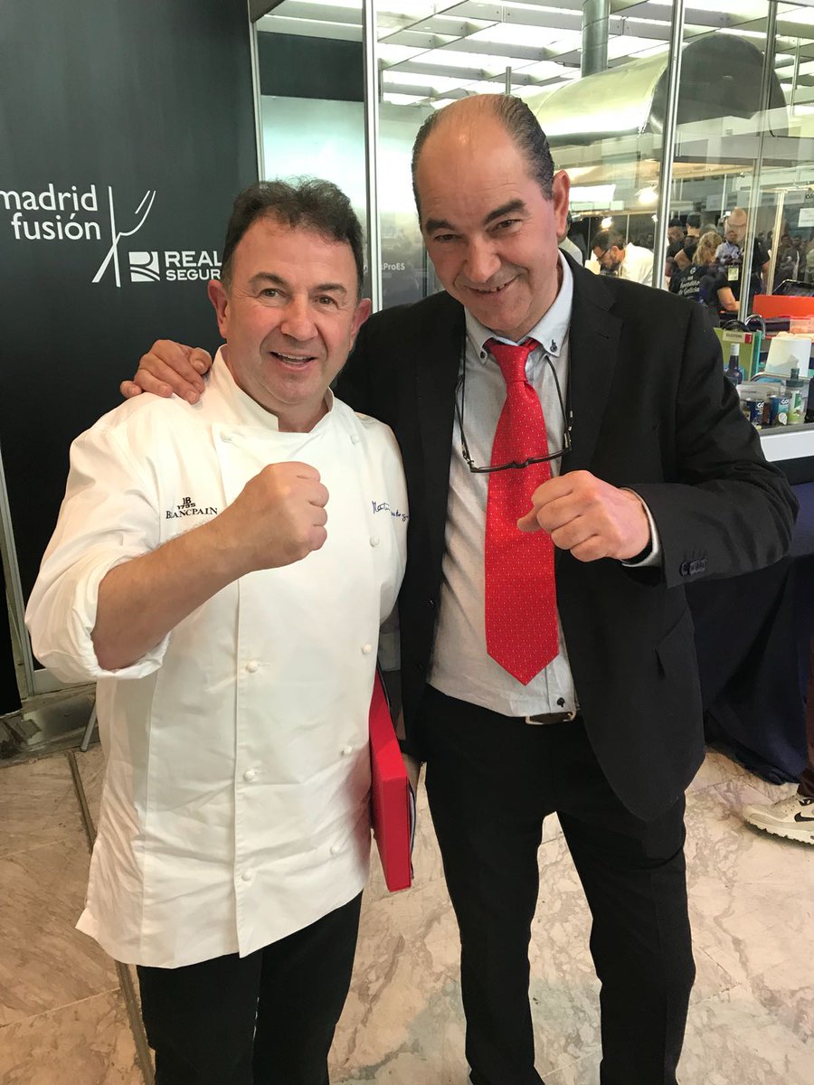 PetacaChico's tweet photo. Con el gran @Berasategui en @madridfusion. Todo un placer maestro!
#PetacaChico #Almadraba #RealeMF2018 https://t.co/9lhG9hxjTI